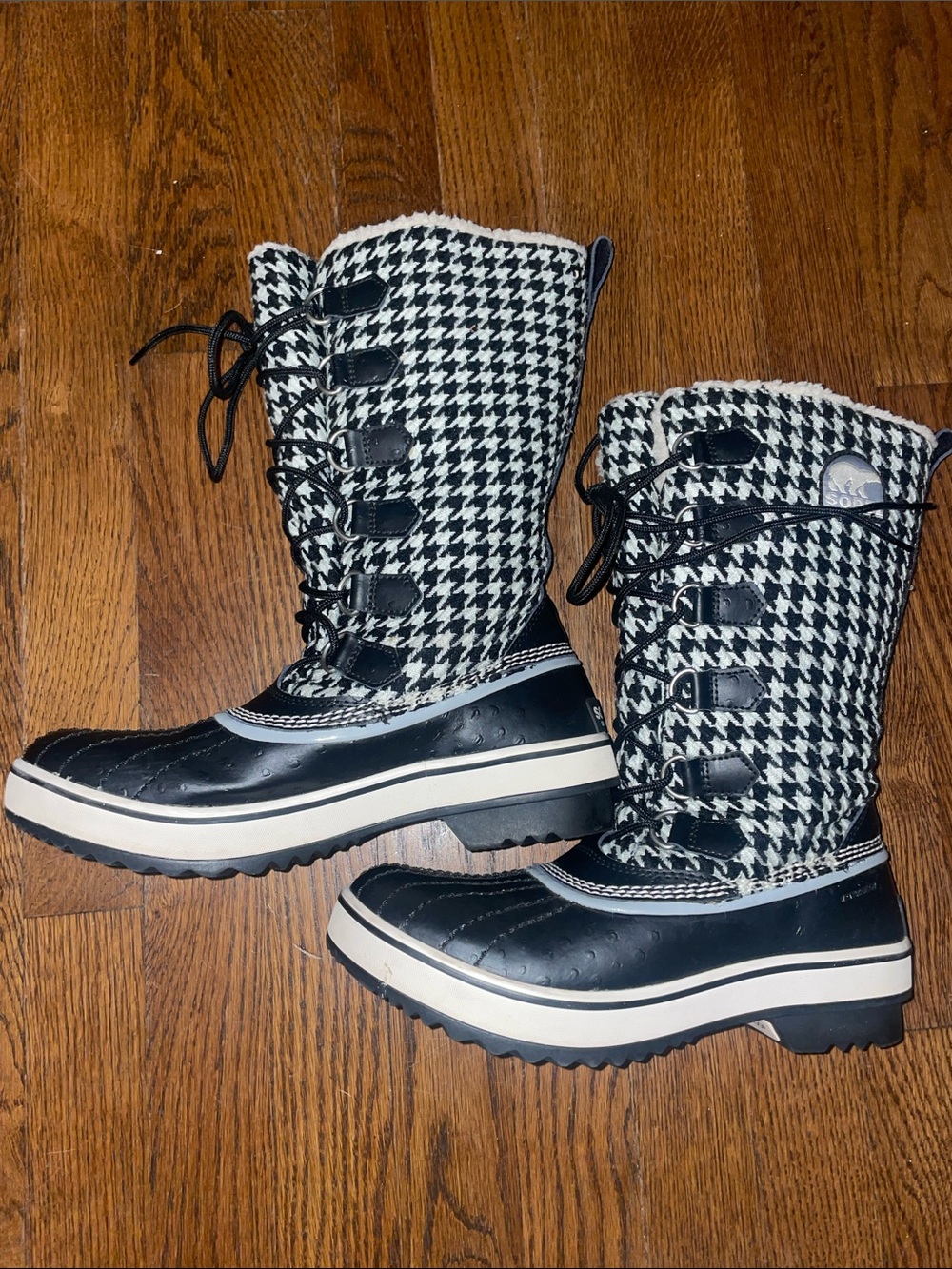 Sorel Tivoli Houndstooth boots